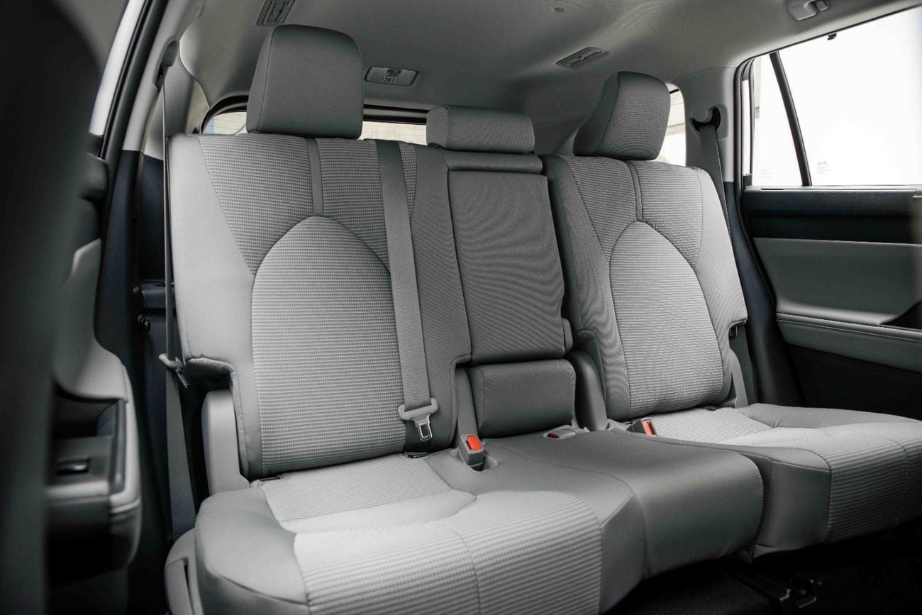 تويوتا هايلاندر GLE 2.5L Hybrid - Platinum White Pearl Inside Grey | Export Only