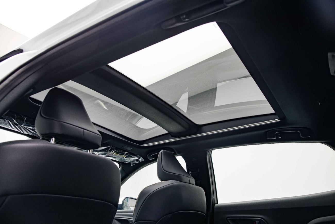 تويوتا كراون HEV 2.5L - Precious White Pearl Inside Black | Export Only