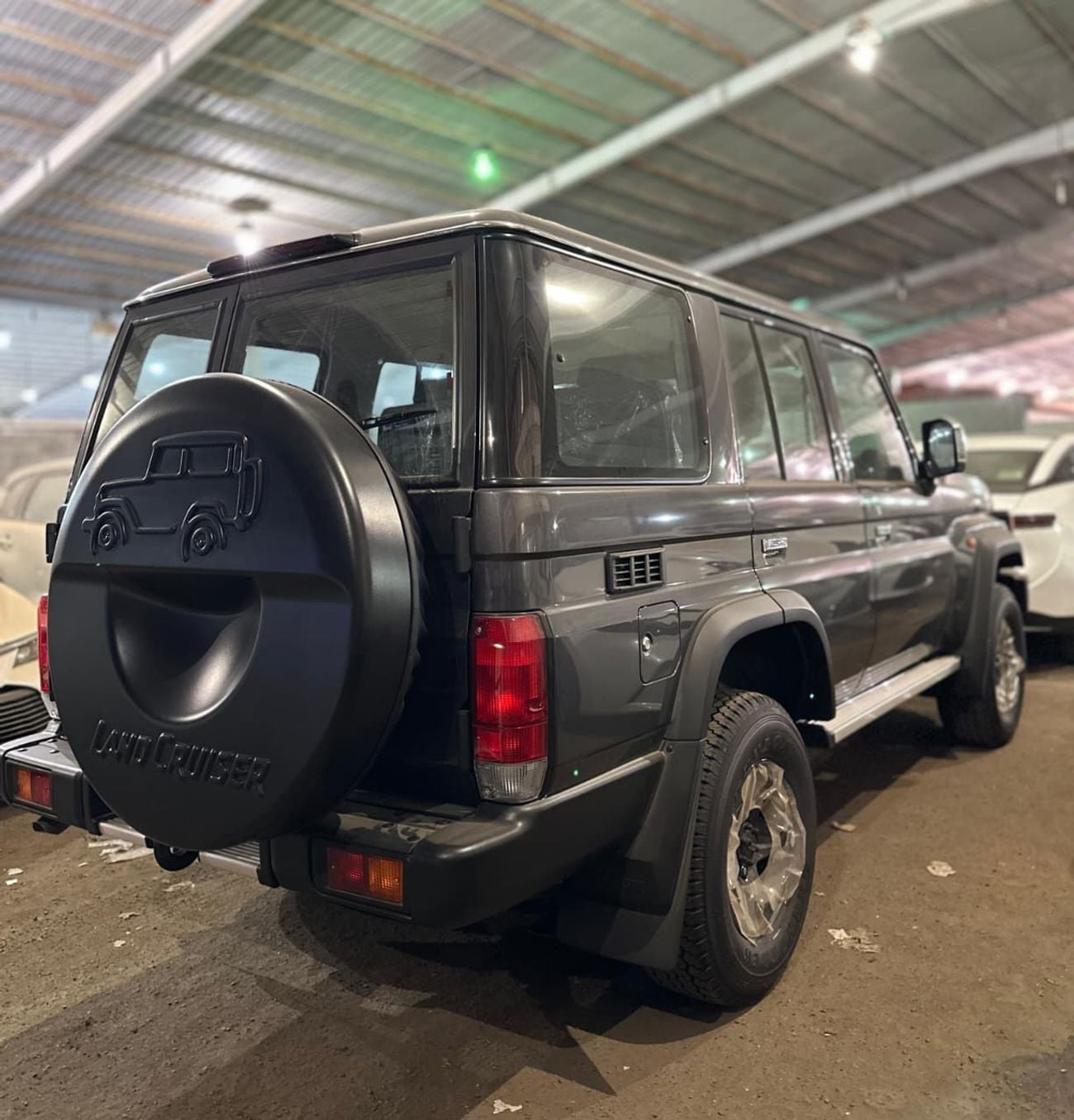 تويوتا لاند كروزر 70 2026 Toyota LC76 4.0L Petrol full option with Radar.