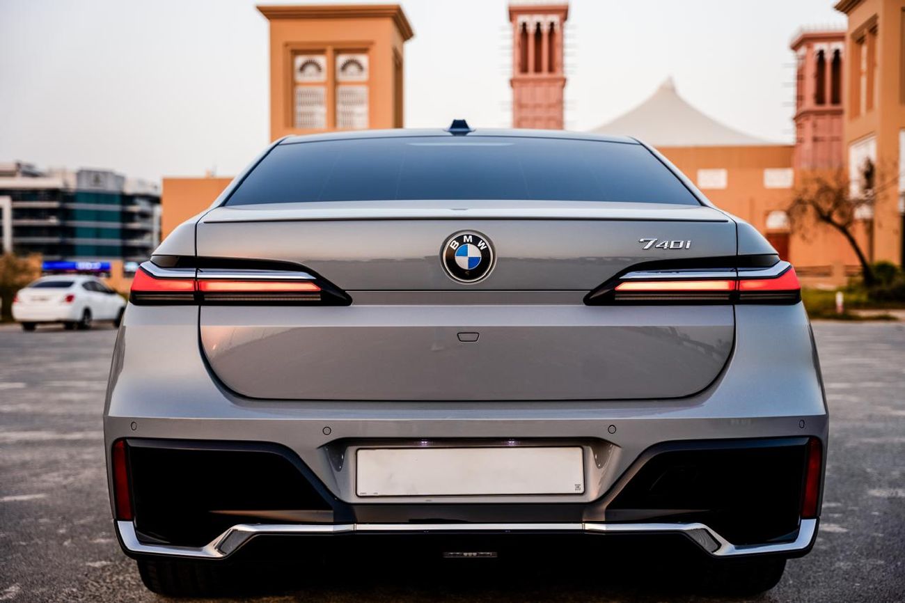 BMW 740i | M Sport Package | GCC Specs | Dealer Warranty & Service Contract till Dec 2027
