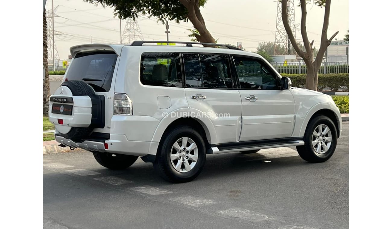 ميتسوبيشي باجيرو GLS Std MITSUBISHI PAJERO GLS 2012 V6 3.5 FULL OPTION PERFECT CONDITION