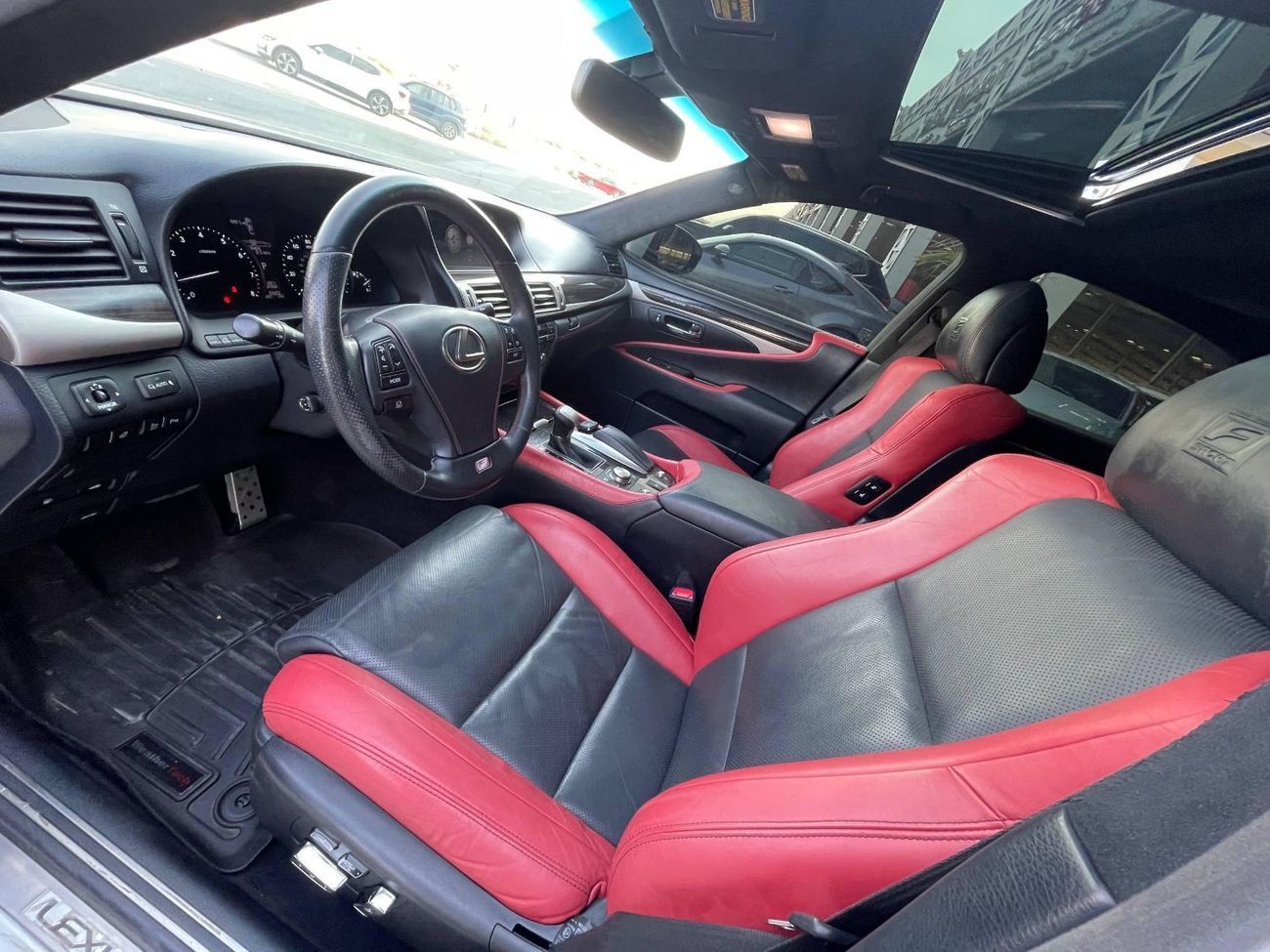 لكزس LS 460 محرك V8 سعة 4.6 لتر / F-SPORT / ممشى قليل / جنوط مقاس 19 بوصة / نقطة عمياء / مقاعد كبيرة / بحالة ممت