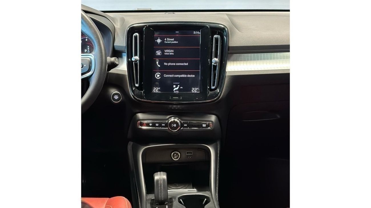 Volvo XC40 AED 1,287pm • 0% Downpayment • Momentum • 2 Years Warranty