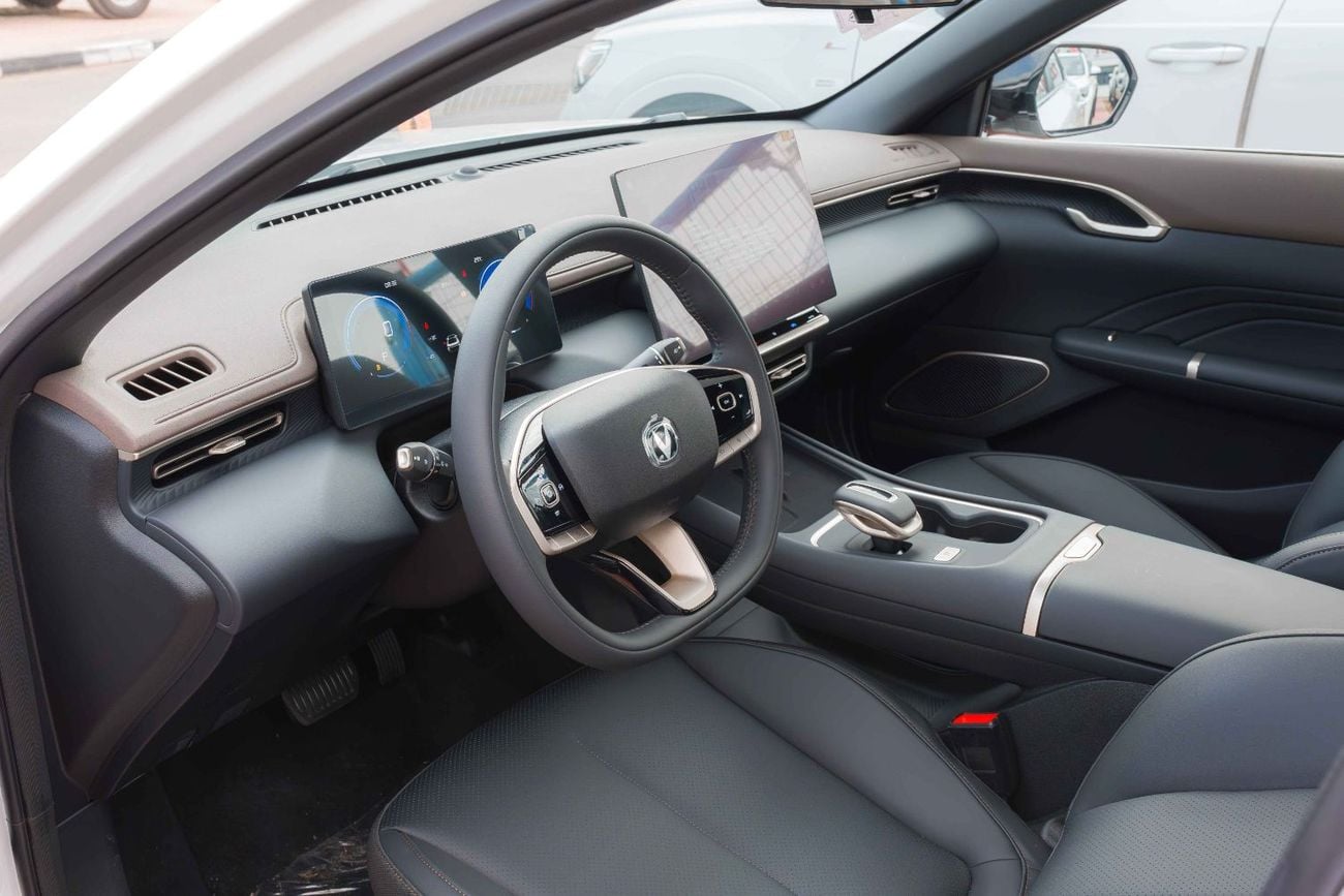 تشنجان ايادو بلس Changan EADO PLUS 1.5T 2025 (White&Black)