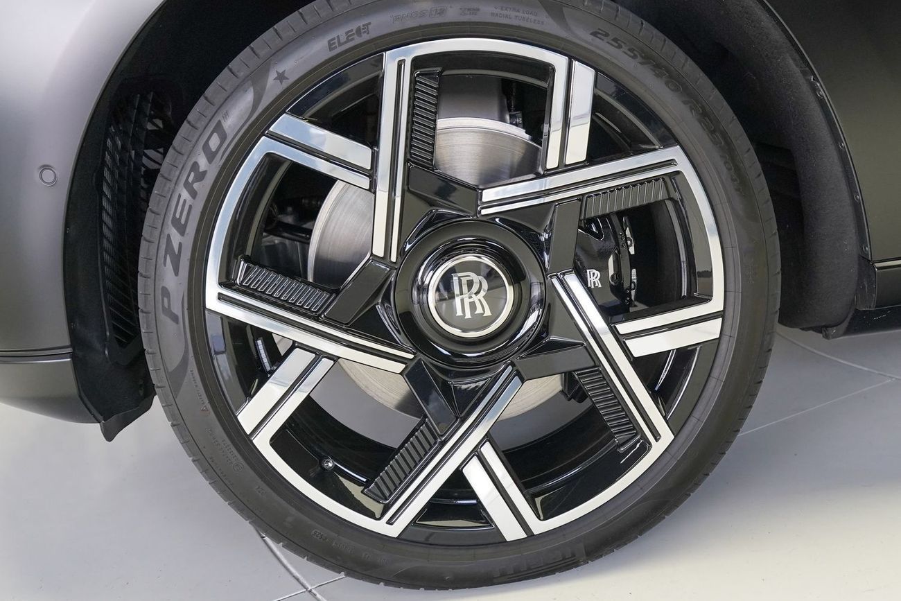 رولز رويس كولينان BLACK BADGE