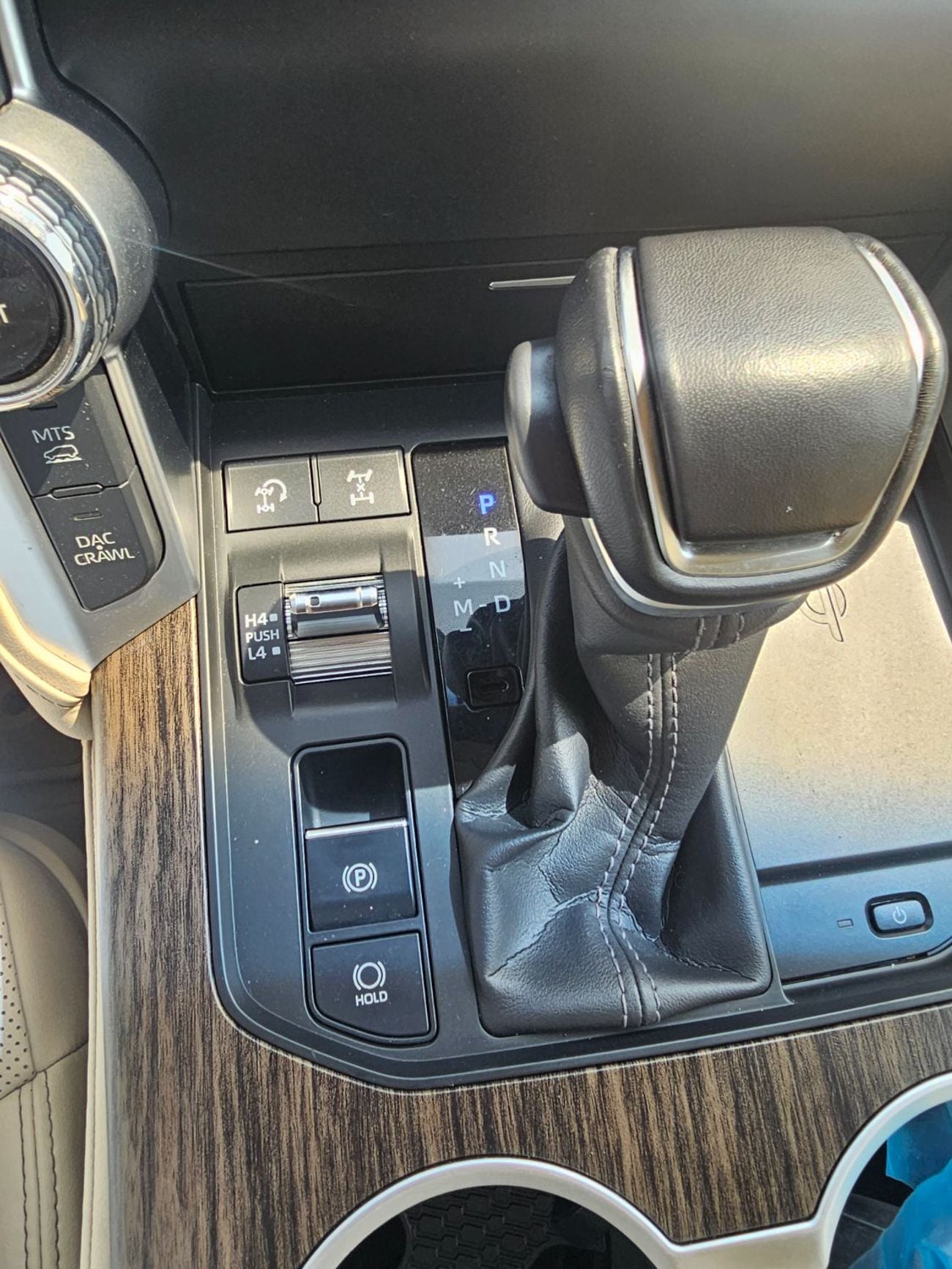 Toyota Land Cruiser VX LHD 3.5L Twin-Turbo V6 Petrol Engine Automatic transmission 4WD 7 Seats 5 Doors