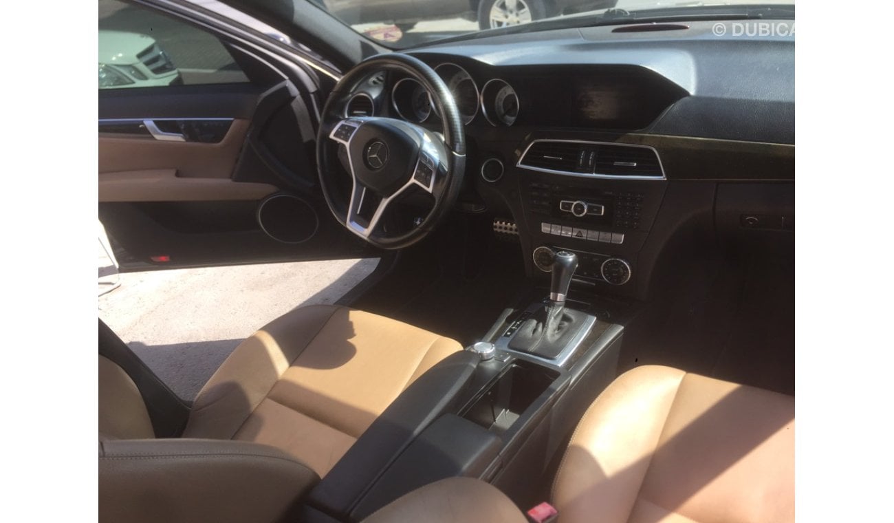 مرسيدس بنز C 300 مرسيدس C300 موديل 2013 خليجي السياره بحاله ممتازه ولا تحتاج اي مصروف فل اوبشن بانوراما ماشي 70الف فق