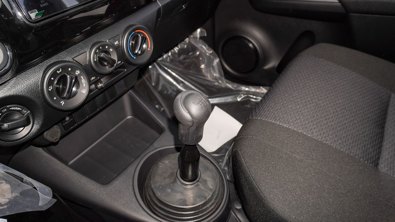 Toyota Hilux 2.4L Diesel Double Cabin 4WD A/T