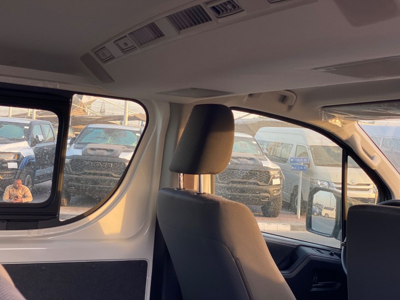 تويوتا هاياس Commuter Standard 2.8L