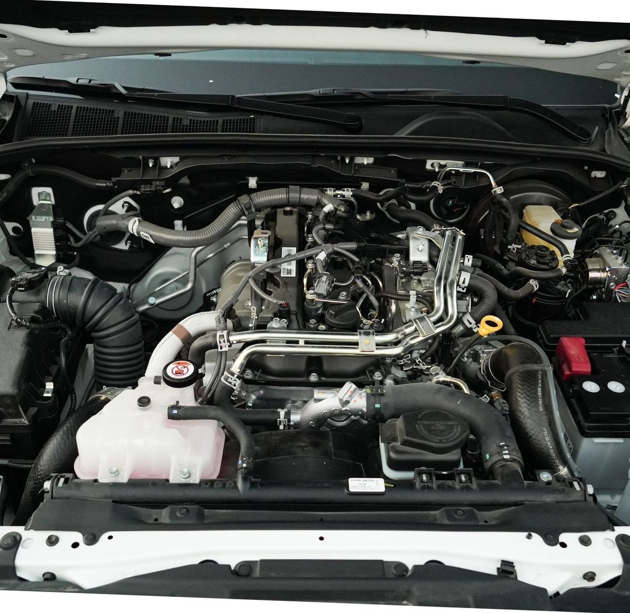 تويوتا هيلوكس DLX 2.4 L | Diesel | 4x4 | D/C | M/T | DIFFLOCK | EXPORT ONLY !