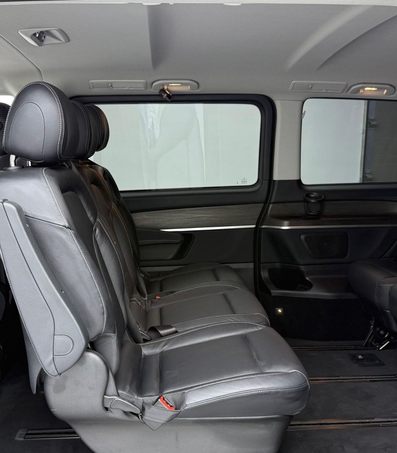 Mercedes-Benz V 300 2025 Mercedes Benz V300, 3 Years Warranty + Service Pack, Full MB Service History, Very Low Km, GCC