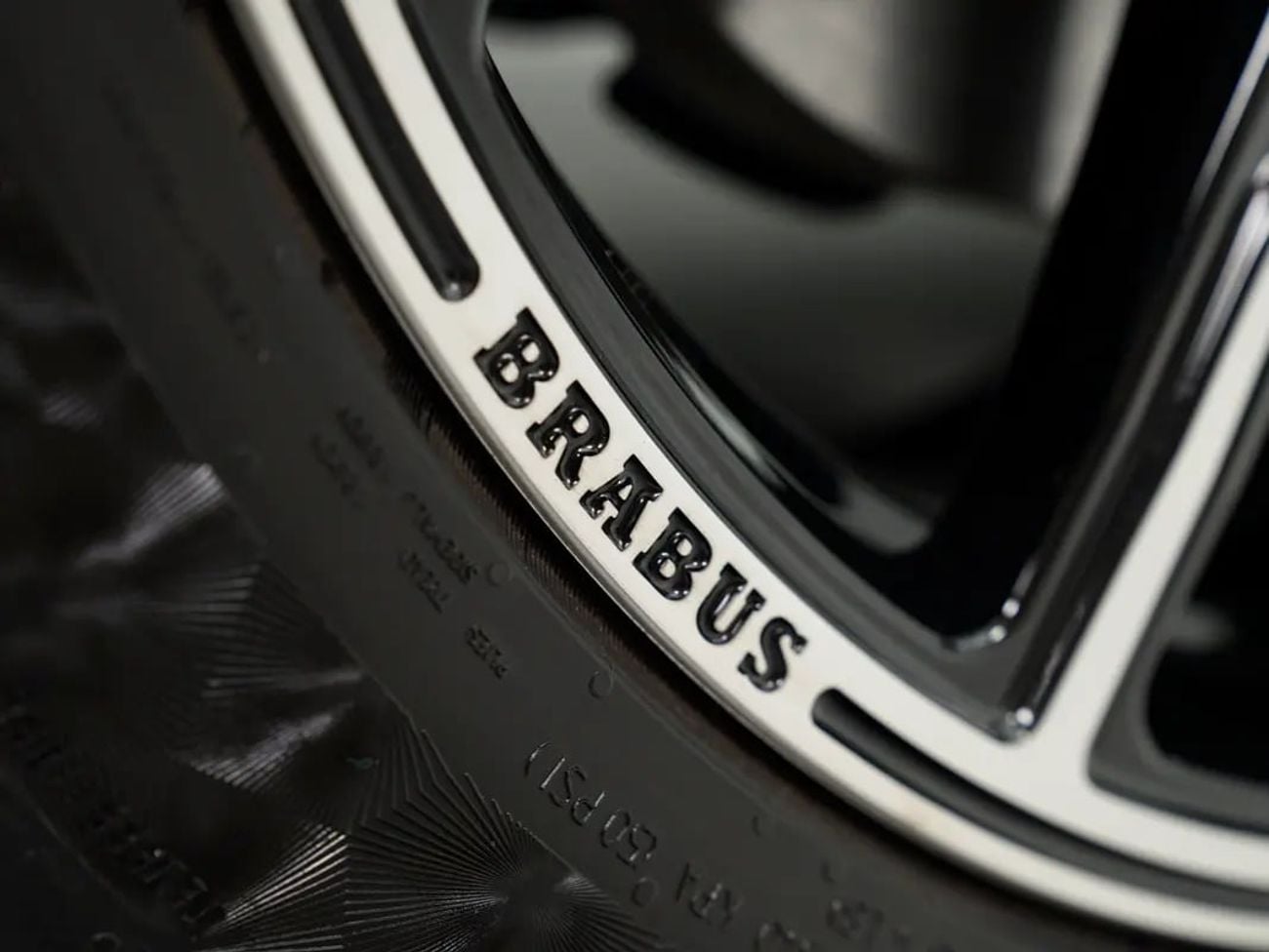Mercedes Benz V300 AVANTGARDE BRABUS V300 EXTRA-LONG | GCC SPECS | DEALER WARRANTY