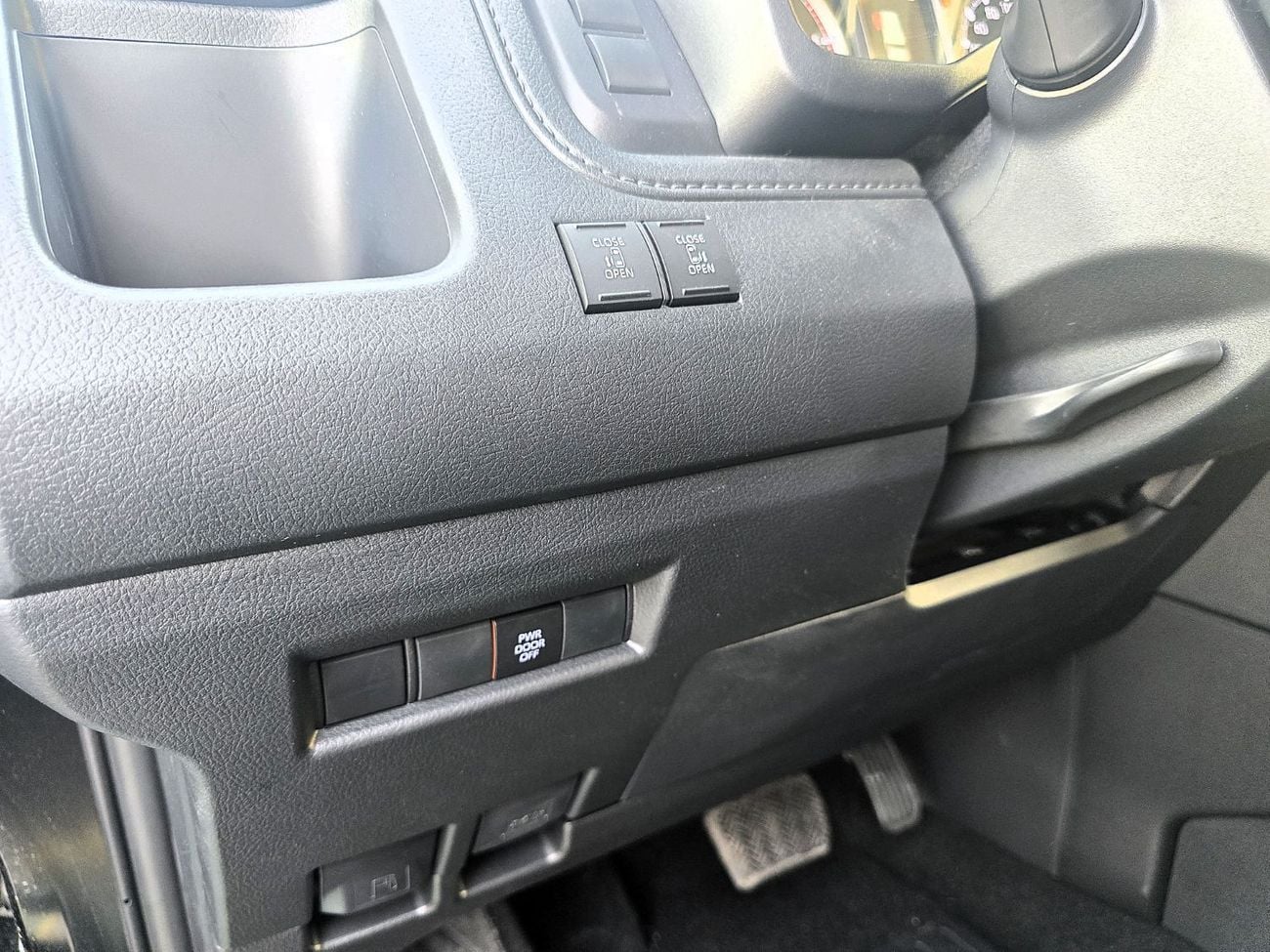 Toyota Granvia Premium 2.8l Toyota Granvia Premium 2.8l Diesel A/T RWD 6 Seats Black color 2025 Model