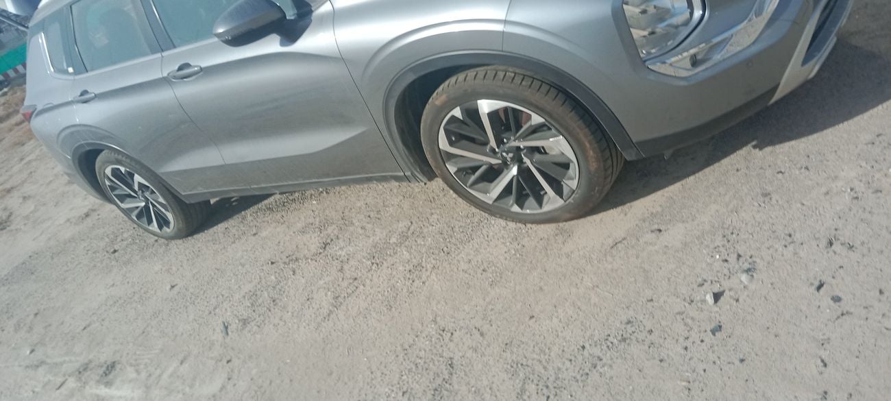 Mitsubishi Outlander HIGHLINE WITH SUNROOF 2.5 | Zero Down Payment | Home Test Drive