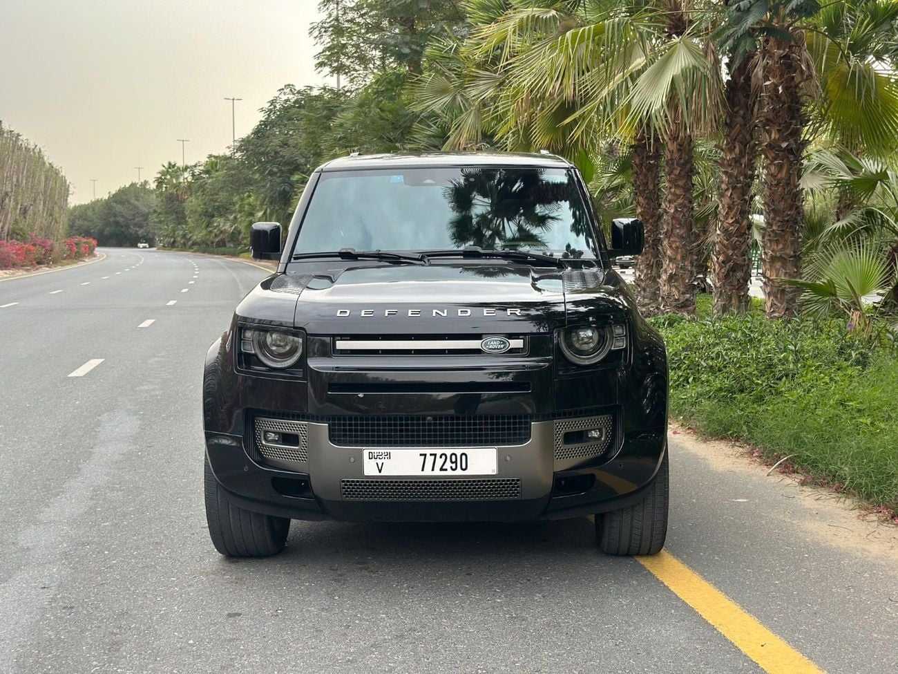 Land Rover Defender P400 110 X-Dynamic HSE 3.0L (5 Seater) | 2025 | GCC Specs | V6 400 HP | Perfect Condition | Full Ser
