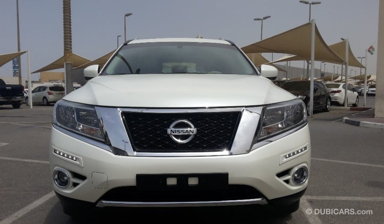 Nissan Pathfinder SE Pelatinum