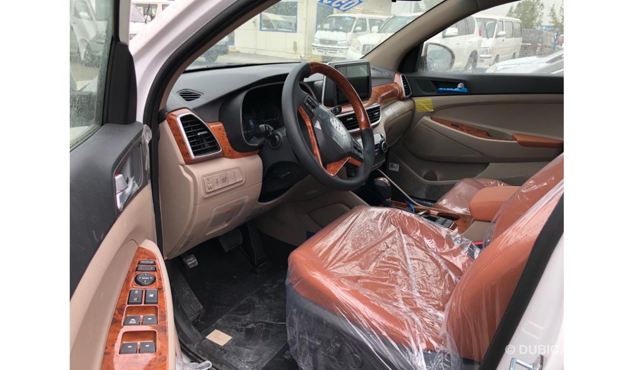 Hyundai Tucson 2.0L, 2 Power Seats, Push Start, Alloy Rims 17', DVD+Rear Camera+Leather Seats+Wooden Interior+GRILL