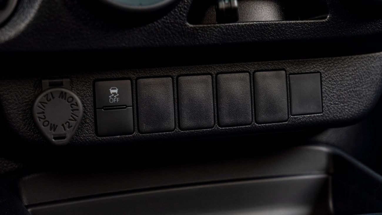 Toyota Hilux AT 2.7 MID OPTION