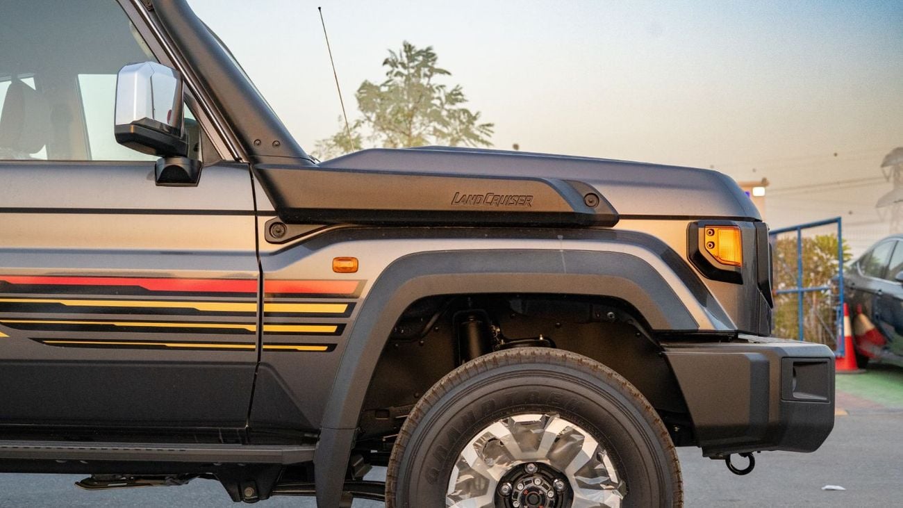 تويوتا لاند كروزر بيك آب 79 DC V6 4.0L Petrol Z1 A/T 2025YM