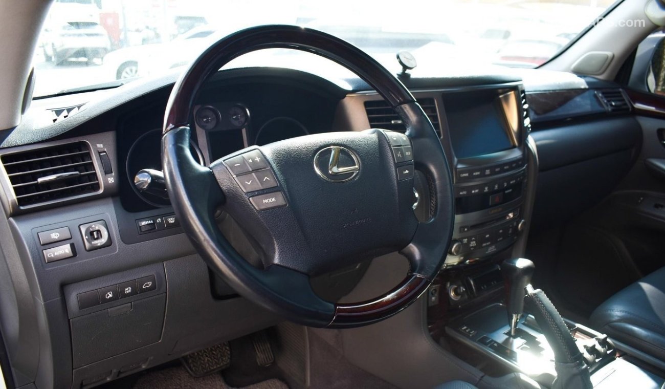 Lexus LX570