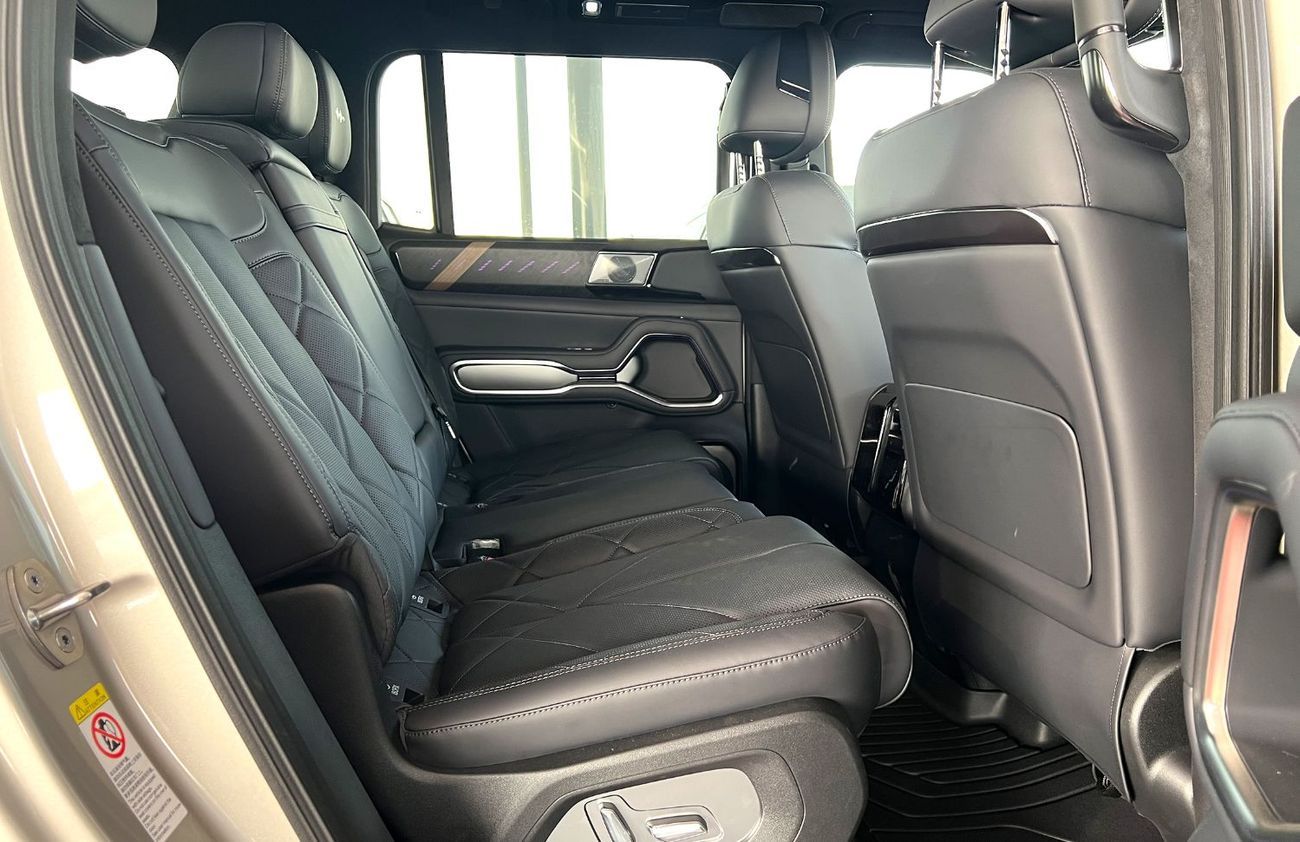 بي واي دي ليوبارد 8 Smart and Brave Flagship Edition (6 Seats) 2025 Chinese Specification  EXPORT ONLY