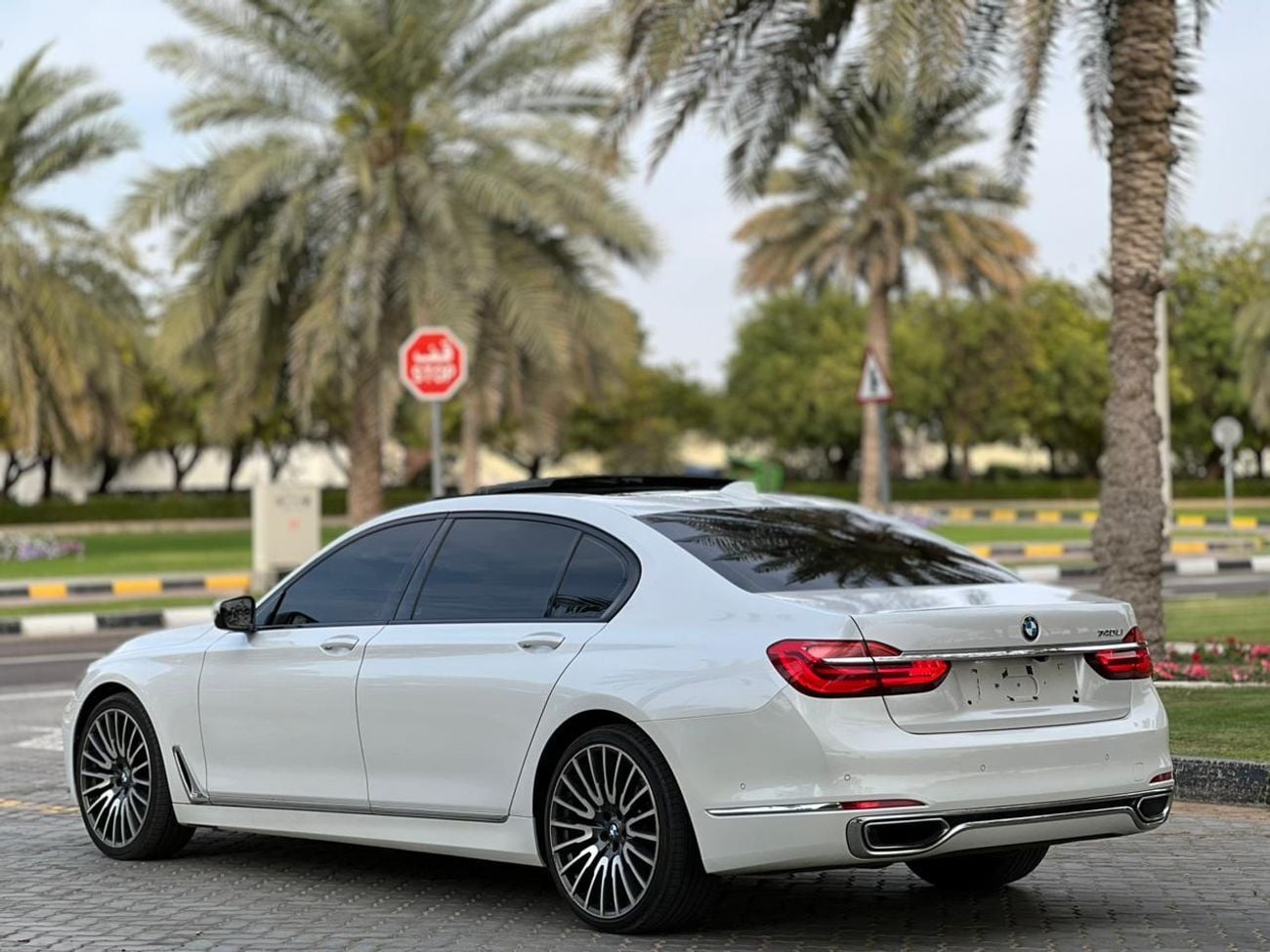 بي أم دبليو 740Li EXCLUSIVE Executive 3.0L (322 HP)