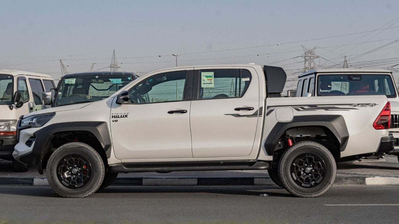تويوتا هيلوكس 2024 Toyota Hilux GR-Sport 4.0L AT Petrol (White)