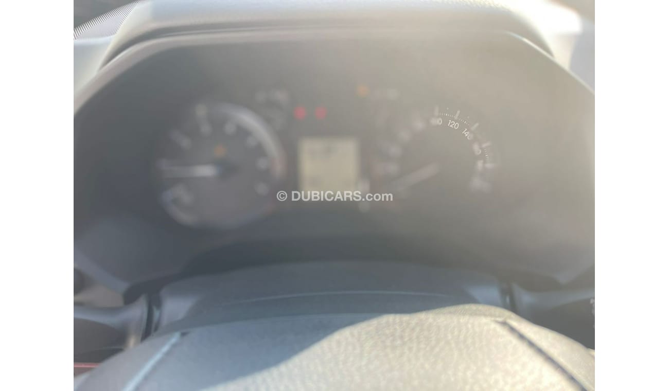 تويوتا برادو تويوتا برادو TXL 4.0L V6 بفتحة سقف لون اسود موديل 2022