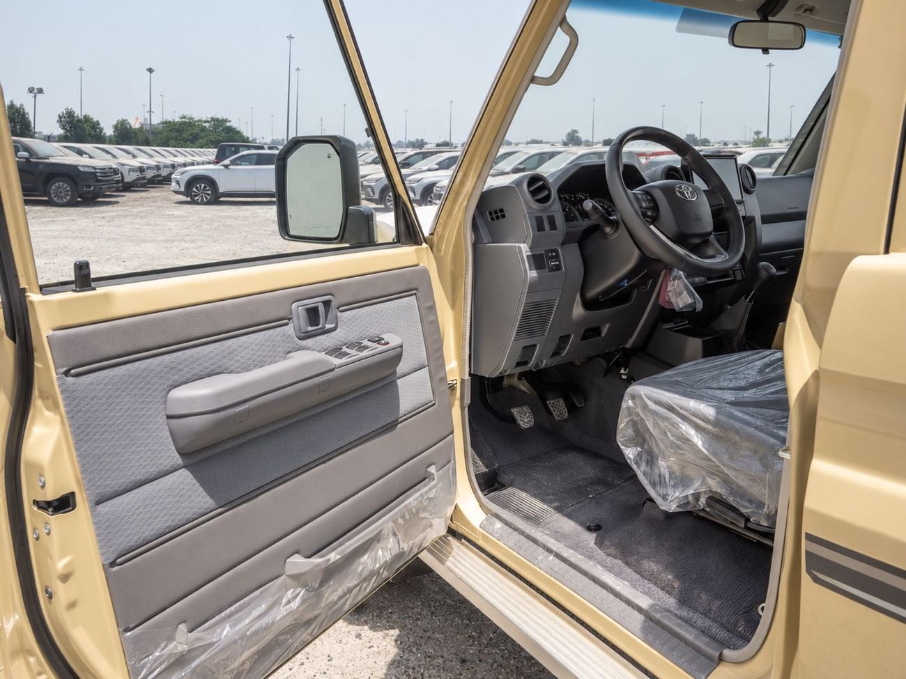 Toyota Land Cruiser 70 LC76 LX ECTAV0088 - 2026 Toyota LC76 - 5 Doors Hardtop - High Option - 4.0L Petrol Manual