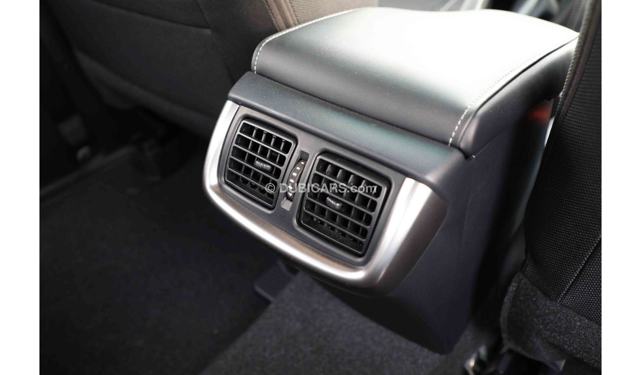 Toyota Hilux Toyota Hilux 4x4 DC 2.7 HI P M/T - Pearl white inside black