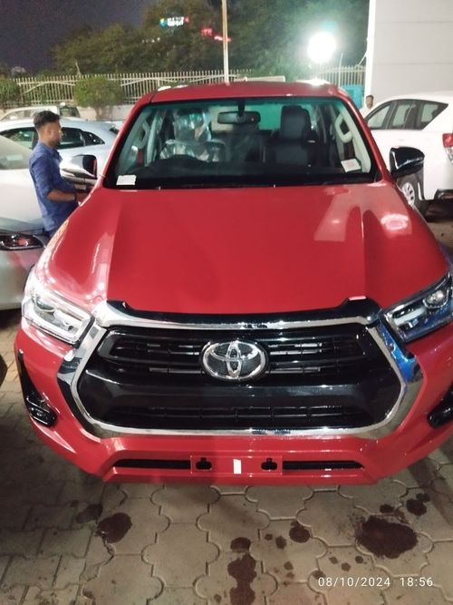 تويوتا هيلوكس RIGHT HAND DRIVE 2.8 DIESEL