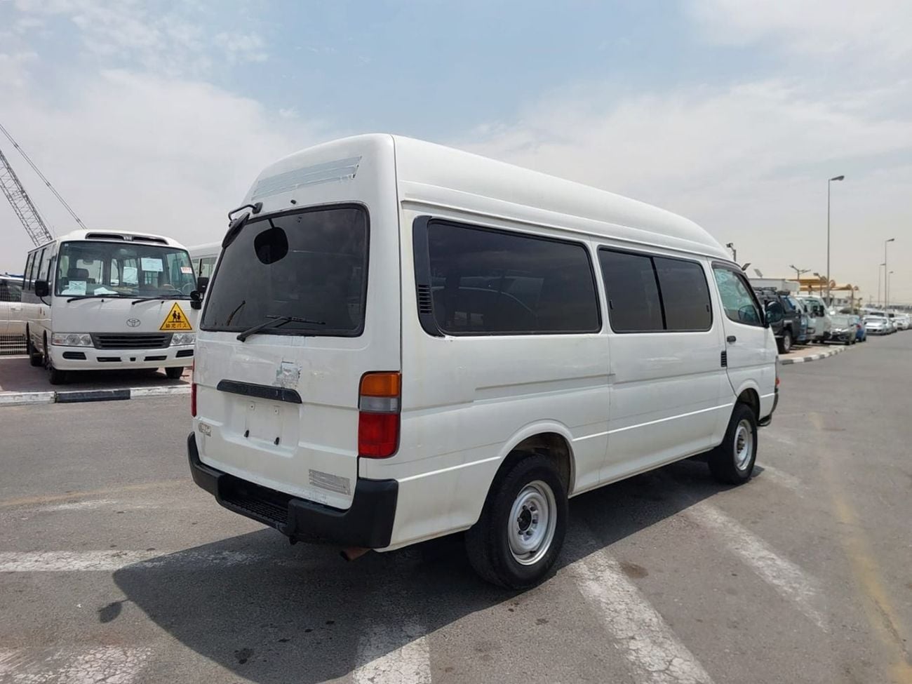 Toyota Hiace TOYOTA HIACE COMMUTER VAN RHD 2001 MODEL 3.0 L DIESEL AUTOMATIC(PM02185)
