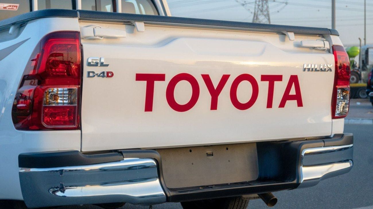 تويوتا هيلوكس GL 2.4L Double Cab Utility