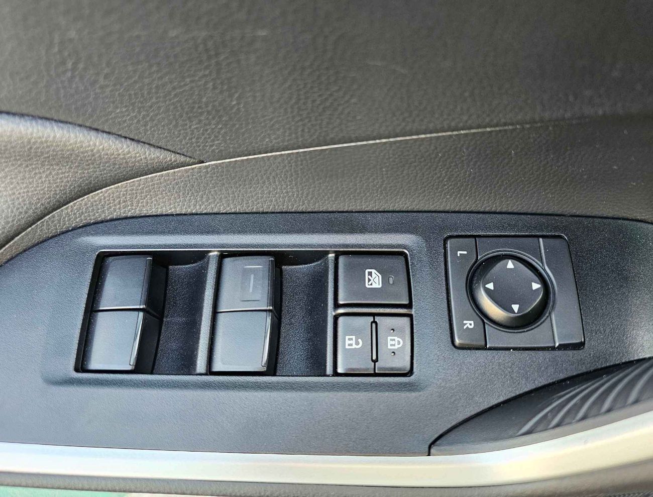 Toyota RAV4 XLE SUNROOF // 886  AED Monthly // 2.5L // V4 // FULL OPTION (LOT # 55037)