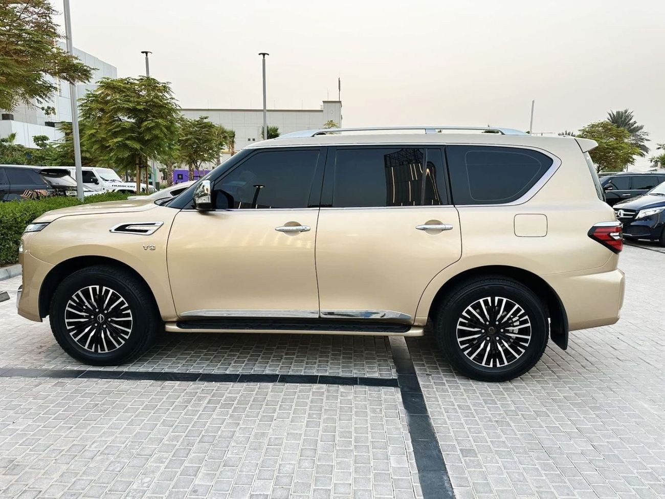 Nissan Patrol LE Platinum City 5.6L 2023 BODYKIT ***CLEAN TITLE  ****