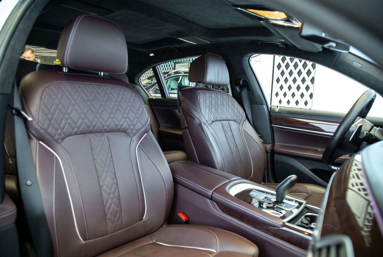 BMW 750Li Luxury 4.4L (443 HP)