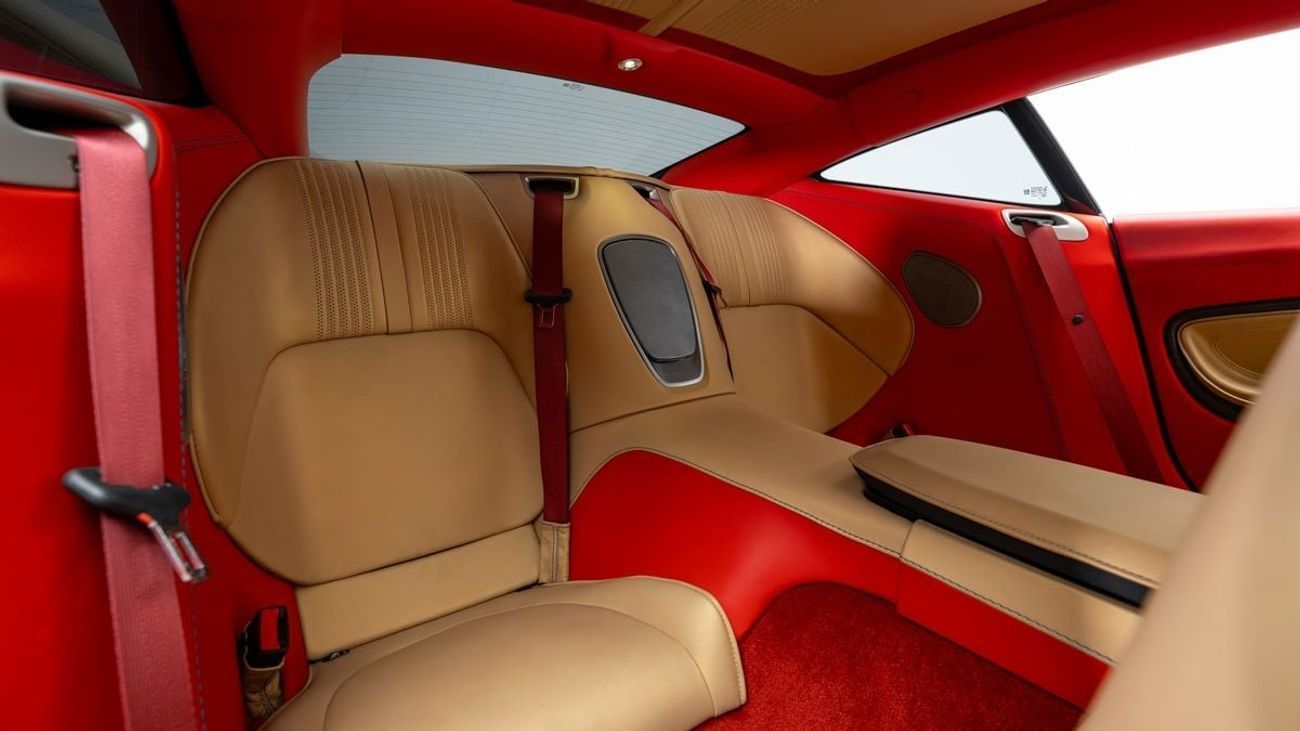 أستون مارتن DB11 V12 - Q Exclusive - 2018 - GCC