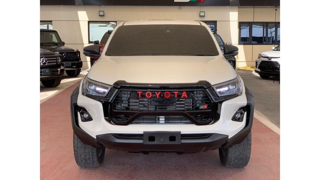 تويوتا هيلوكس GR سبورت