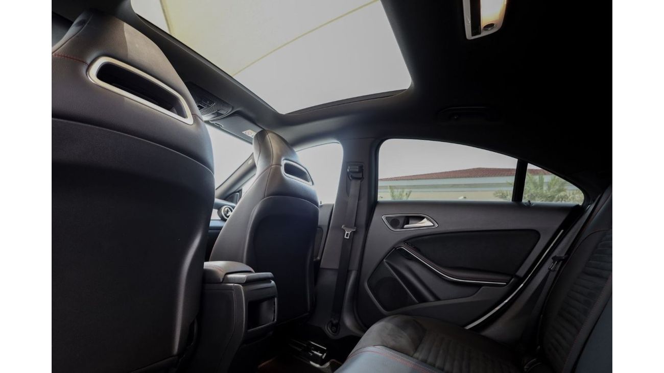 Mercedes-Benz CLA 250 Mercedes-Benz CLA250 Sport 2017 GCC under Warranty with Flexible Down-Payment/ Flood Free.