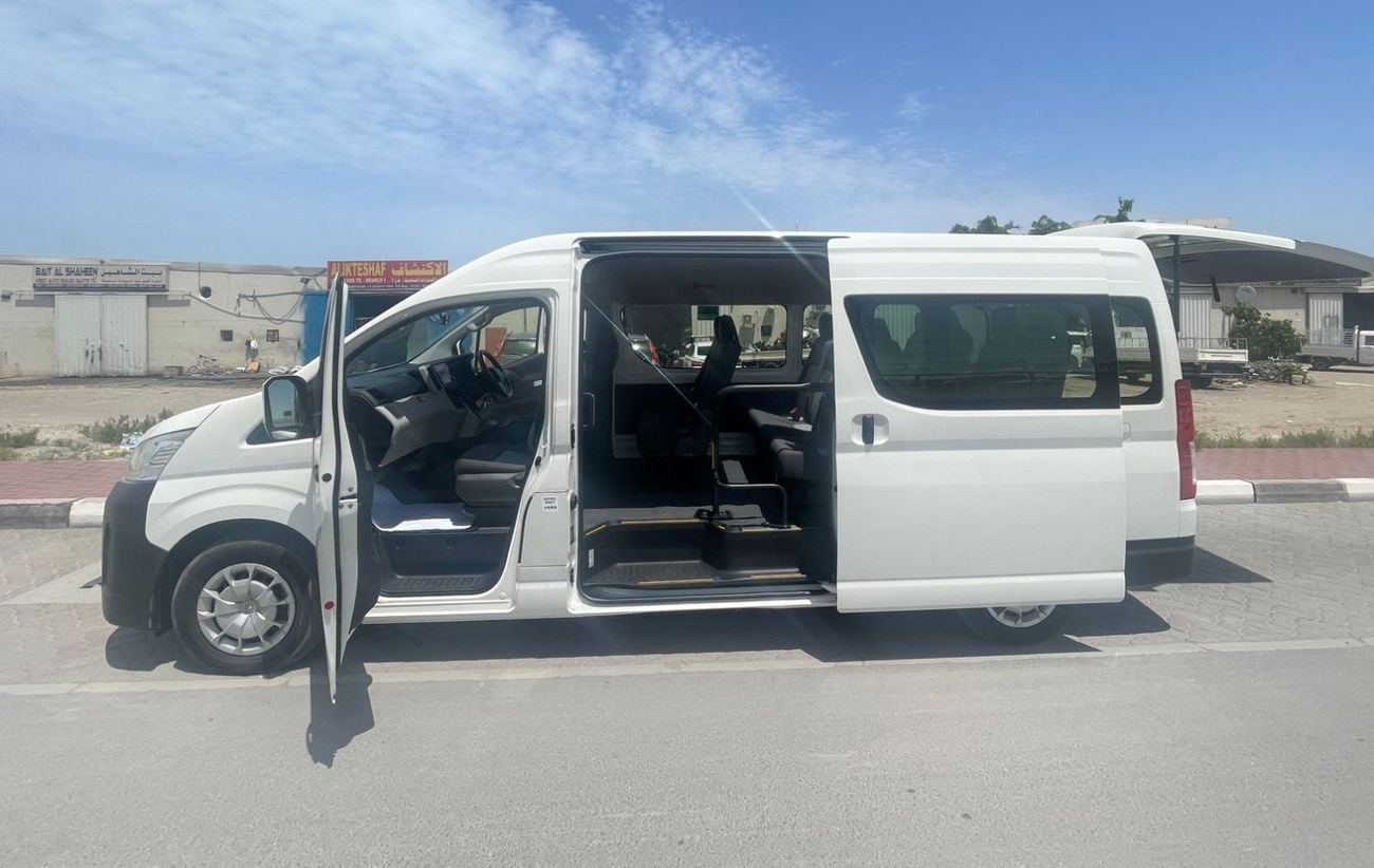 Toyota Hiace DLS HIGH ROOF TOYOTA HIACE COMMUTER ,DIESEL ENGINE 2800 CC ,10 SEATER ,RIGHT HAND DRIVE