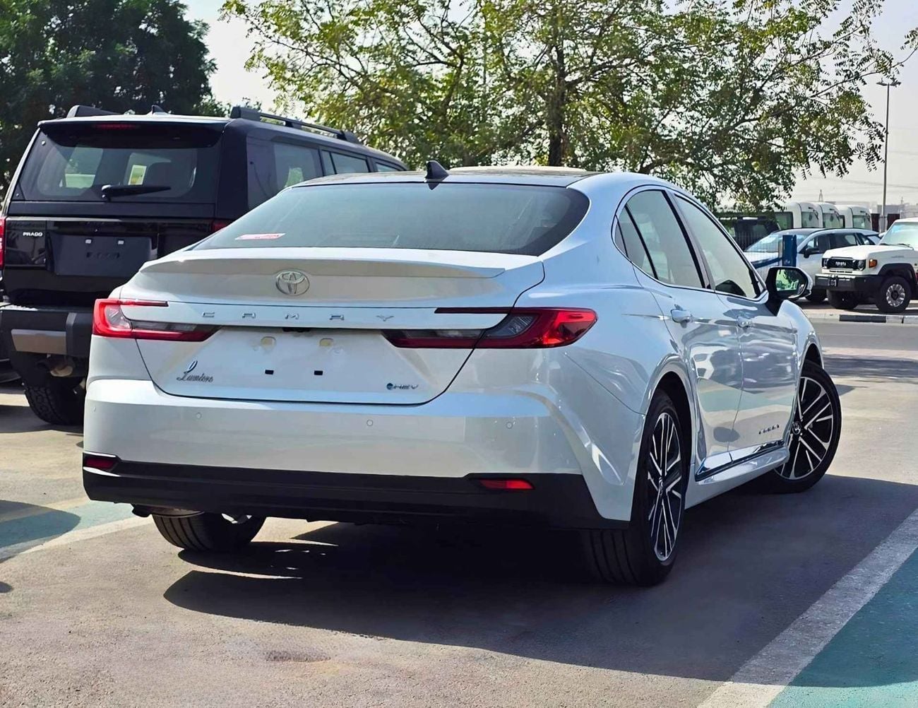 تويوتا كامري LUMIERE HYBRID / 2.5L V4 PETROL/RADAR /JBL SPEAKERS/PANORAMIC ROOF/360*CAMERA/HEADS UP DISPLAY (CODE
