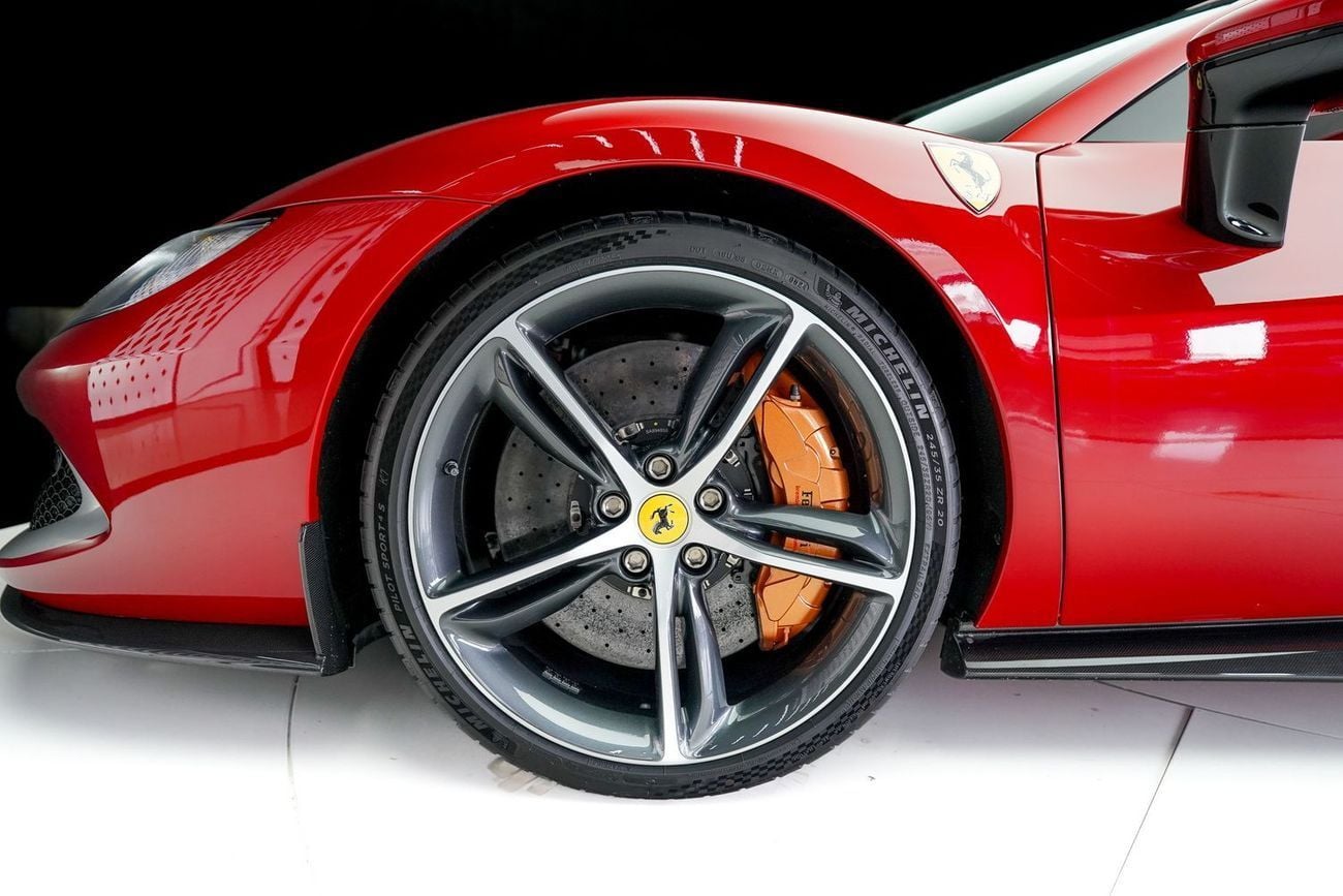 فيراري 296 GTS