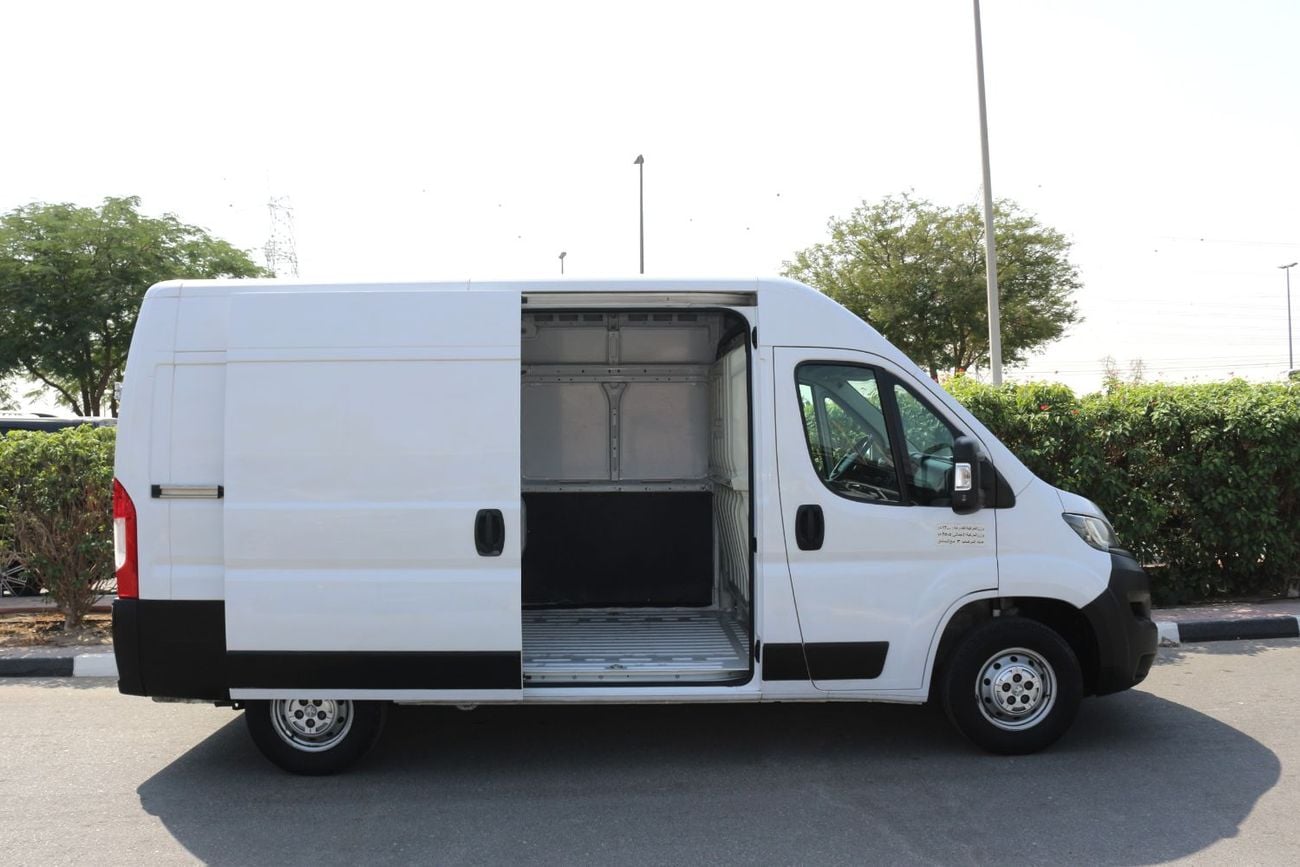 Peugeot Boxer Peugeot Boxer L2H3, model year 2022. GCC specs. Very excellent conditions
