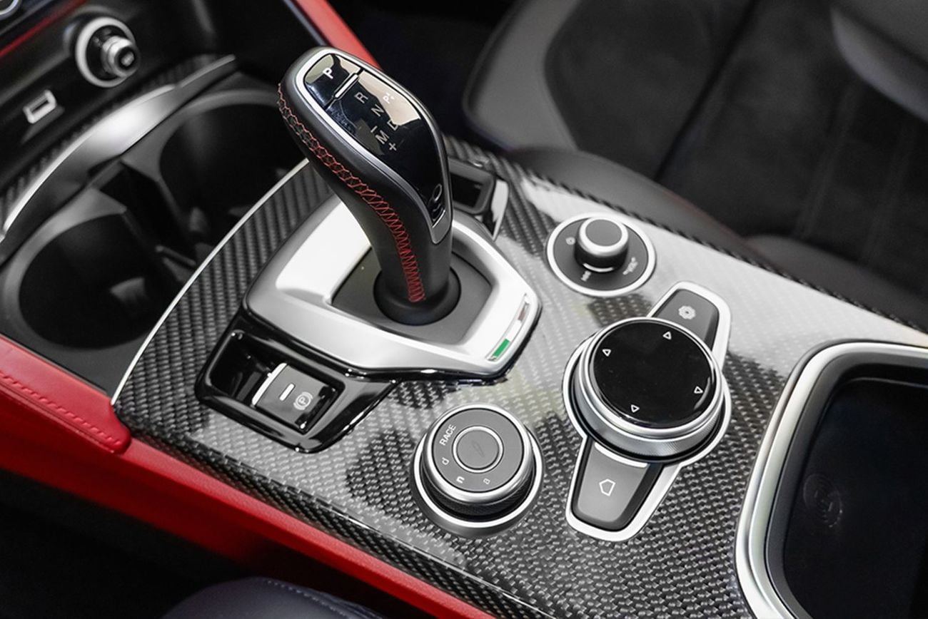 ألفا روميو ستيلفيو Quadrifoglio 2.9L (503 HP)