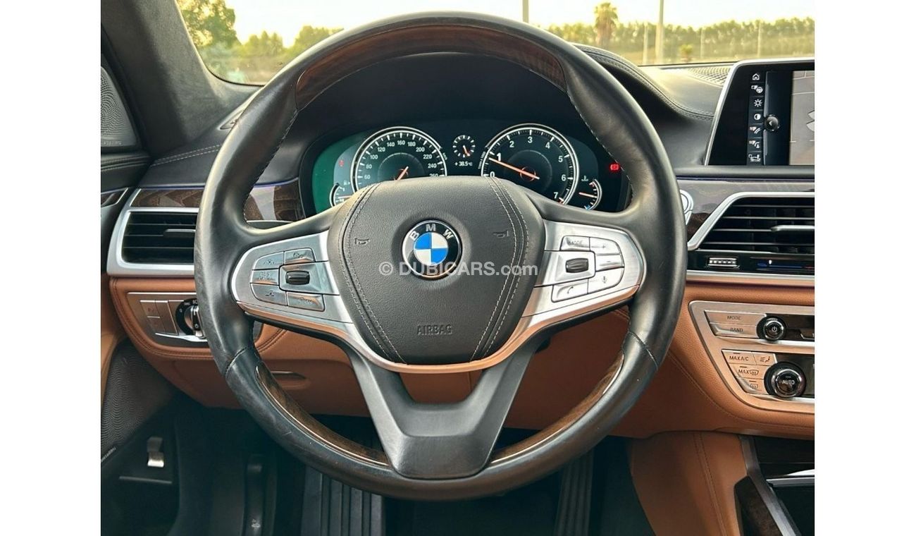 BMW 750Li Luxury Executive BMW 750LI XDrive 2017 GCC V8 4.4L Full option // Perfect condition // Under service