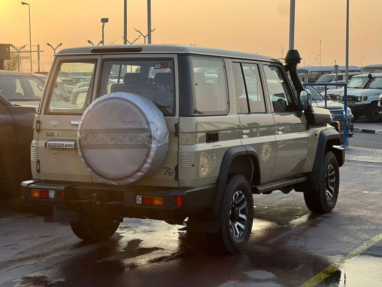 Toyota Land Cruiser 70 Toyota Land Cruiser Hard Top 2024 LC76 4.0