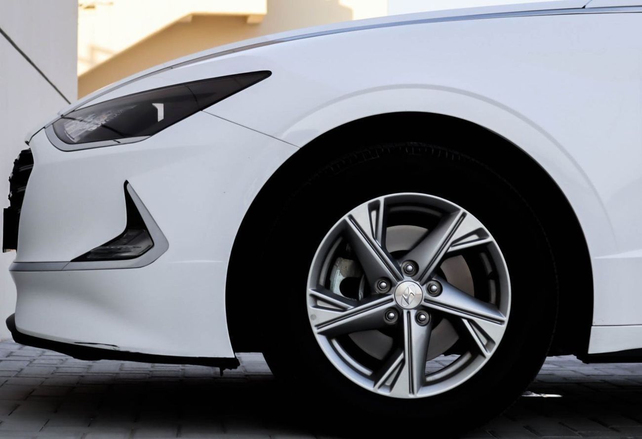 Hyundai Sonata Smart 2.5L Hyundai Sonata 2023 GCC accident-free in excellent condition 1042 P.M