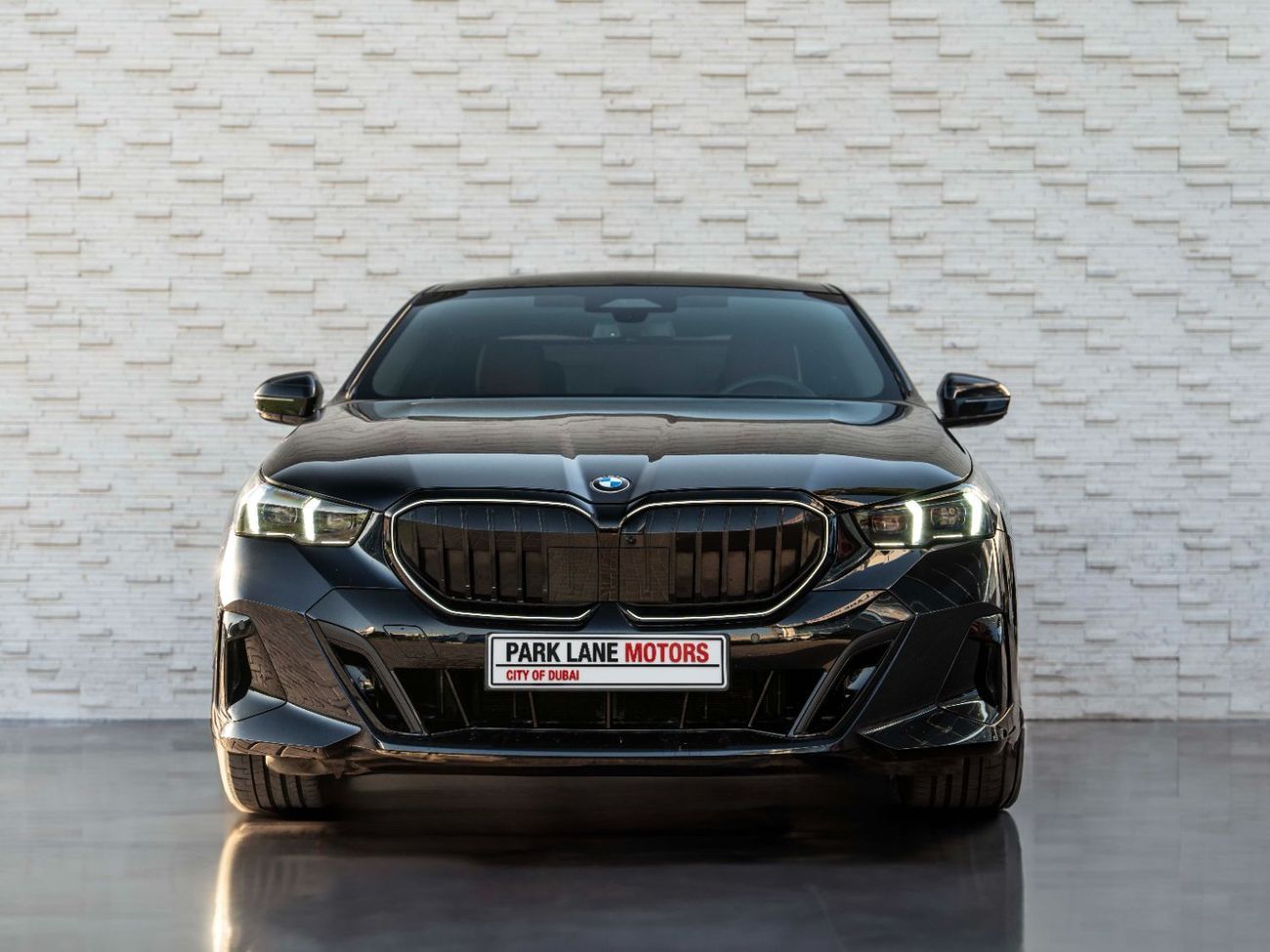 بي أم دبليو 520i M PACKAGE