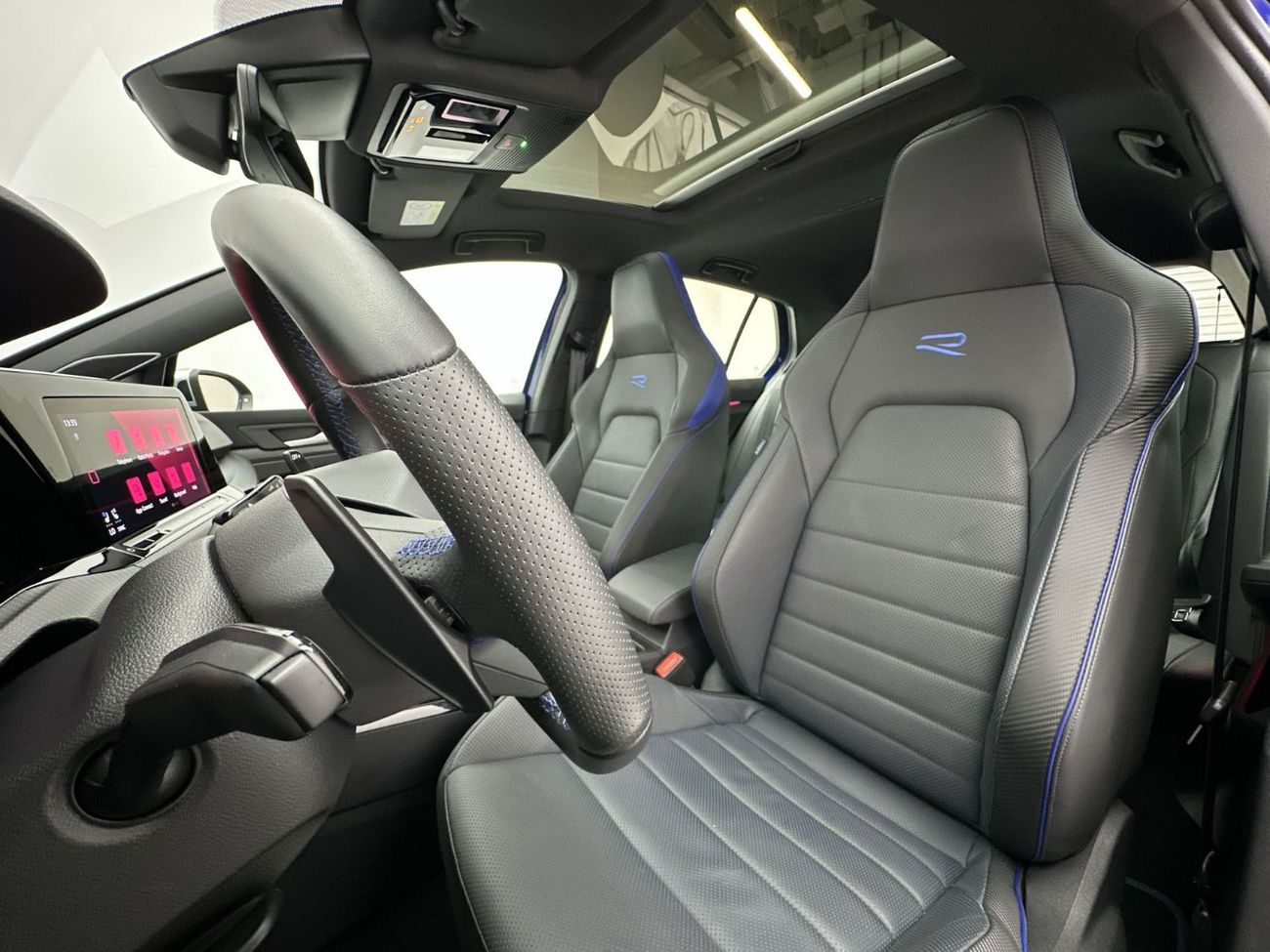 Volkswagen Golf R Base 2.0T