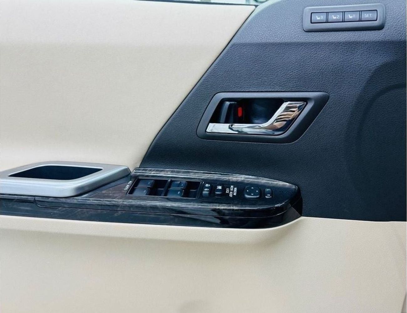 تويوتا ألفارد GCC .. FSH .. Original paint .. V6 .. Top Range .. VIP .